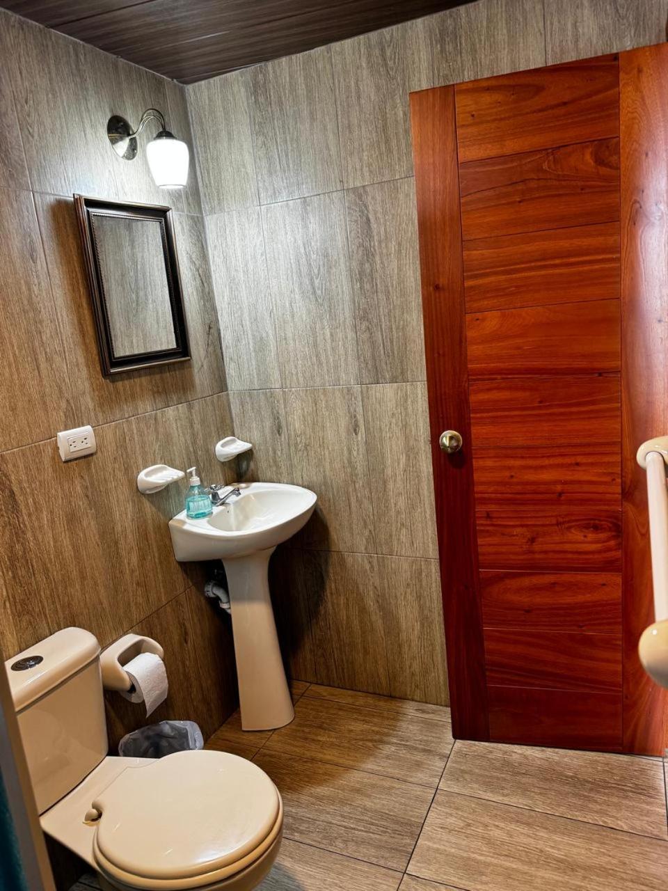 Hostal Muyuyo Puerto Ayora  Exteriér fotografie